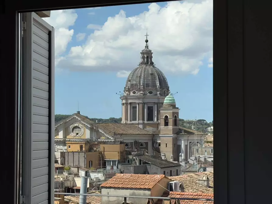 Immagine 33 di Appartamento in affitto  in Via Mario de' Fiori42 a Roma