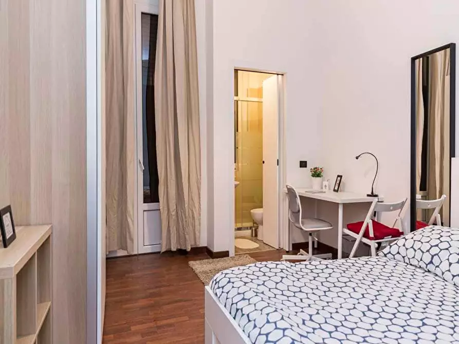 Immagine 3 di Camera in affitto  in Via Giulio Tarra1 a Milano