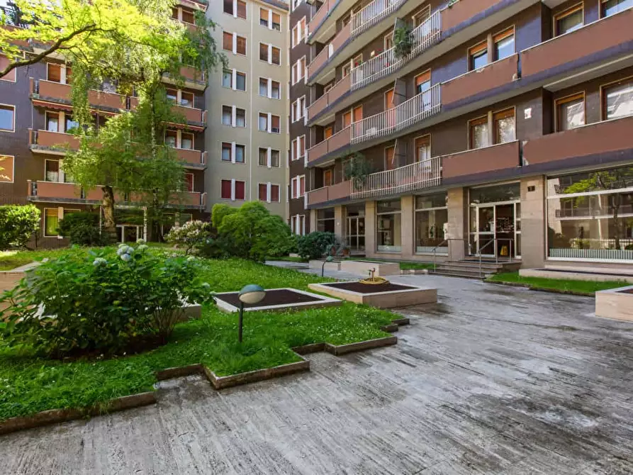 Immagine 13 di Camera in affitto  in Via Egadi7 a Milano