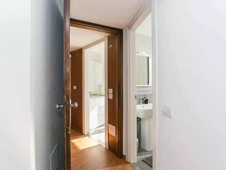 Immagine 13 di Camera in affitto  in Via Gavirate27 a Milano