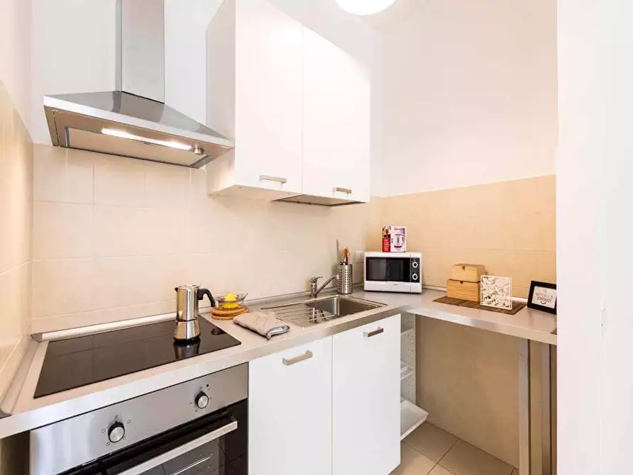 Immagine 23 di Camera in affitto  in Via Gardone5 a Milano