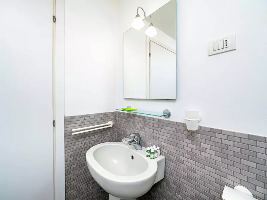 Immagine 42 di Appartamento in affitto  in Via Vigevano a Milano