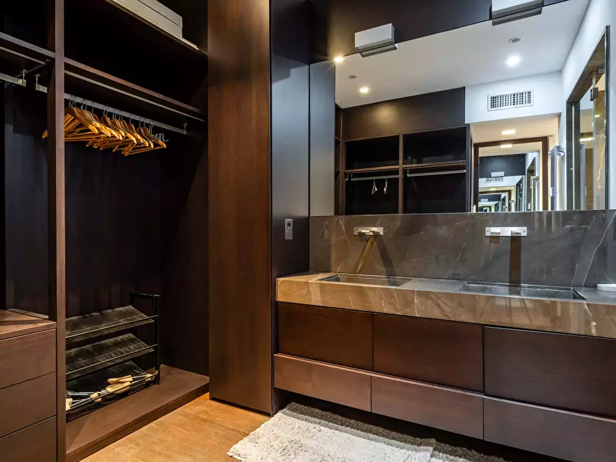 Immagine 51 di Appartamento in affitto  in Via Borgonuovo4 a Milano