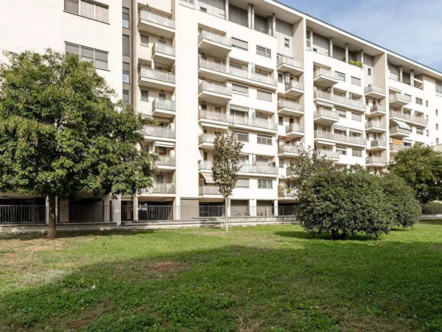 Immagine 2 di Appartamento in affitto  in Via del Futurismo8 a Milano