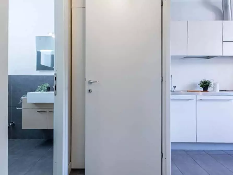 Immagine 10 di Appartamento in affitto  in Via Bernardino Biondelli7 a Milano