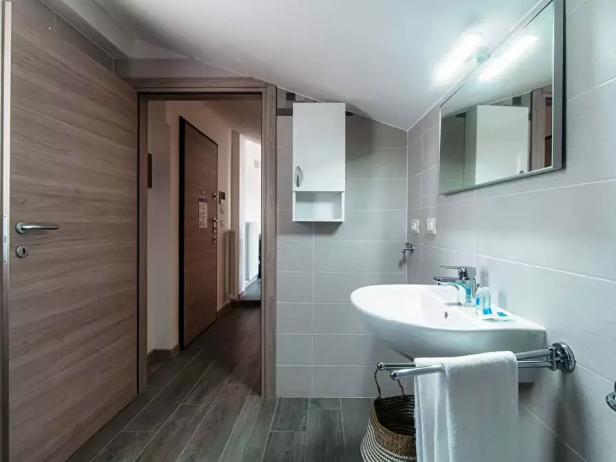 Immagine 19 di Appartamento in affitto  in Via Bonanomi14 a Como