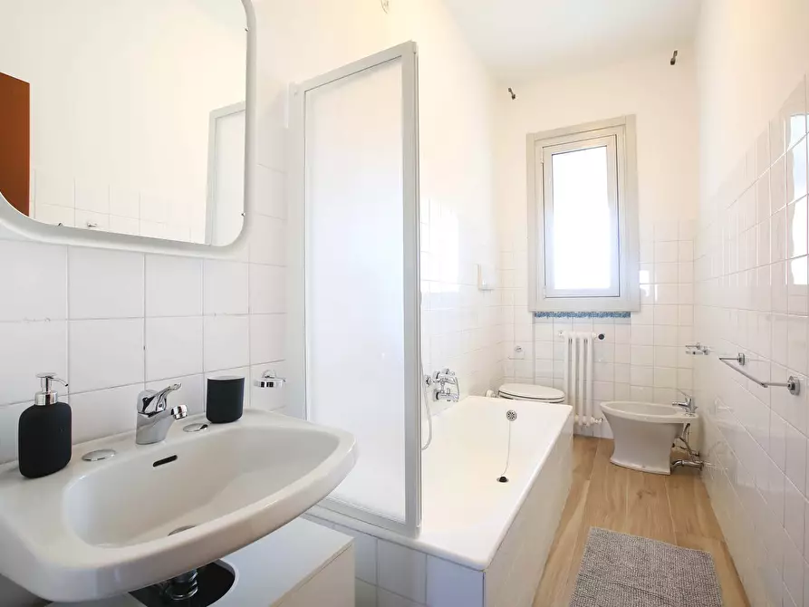 Immagine 22 di Camera in affitto  in Via Benjamin Constant2 a Milano