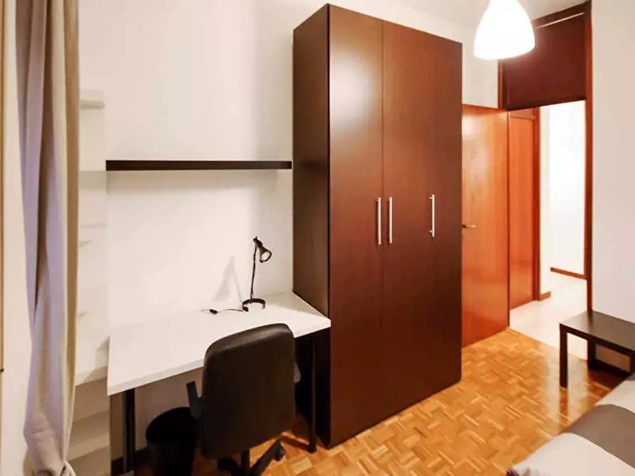 Immagine 2 di Camera in affitto  in Via Emilio De Marchi8 a Milano