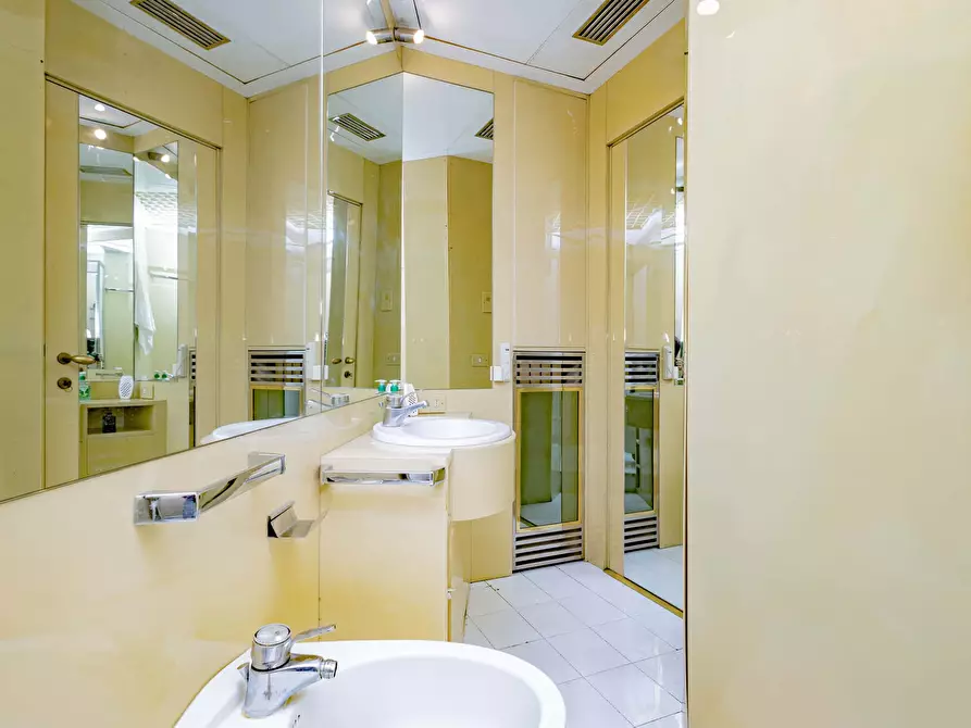 Immagine 19 di Camera in affitto  in Via Cesare Battisti13 a Milano