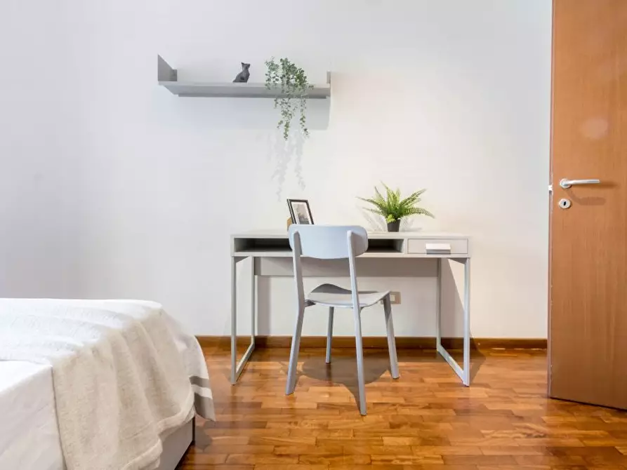 Immagine 2 di Camera in affitto  in Via Luciano Zuccoli19 a Milano