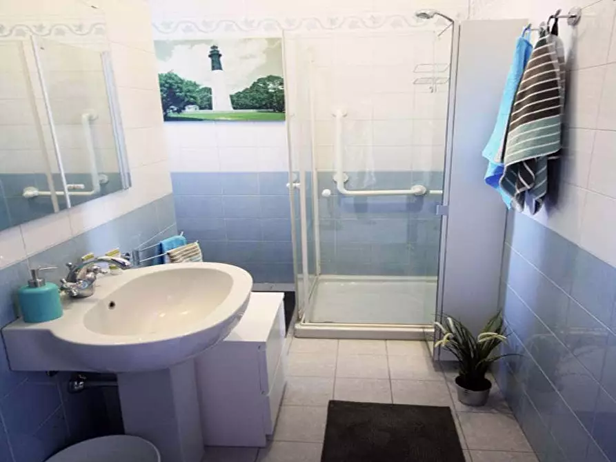 Immagine 18 di Camera in affitto  in Via Gustavo Fara39 a Milano