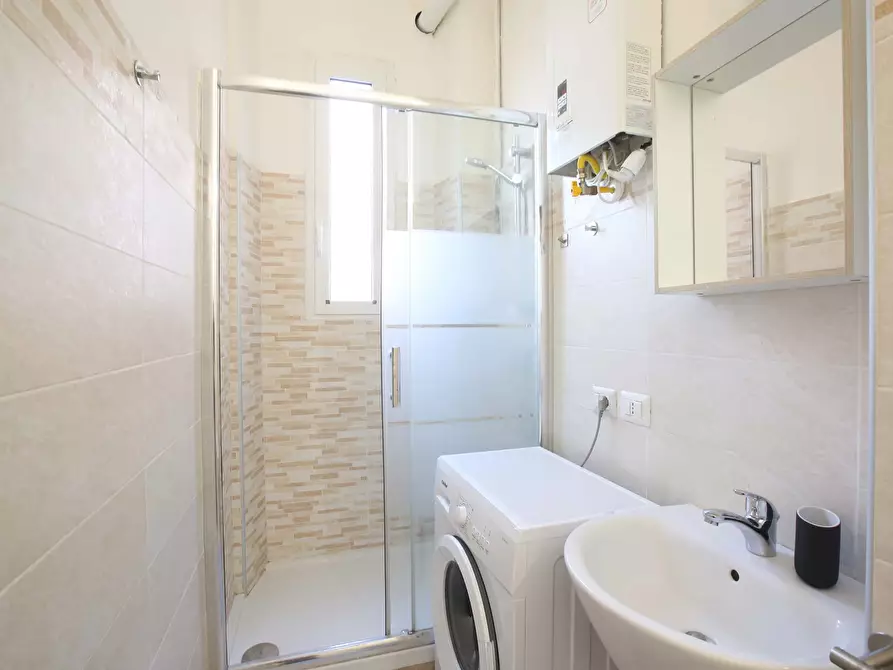 Immagine 30 di Camera in affitto  in Via Gustavo Modena35 a Milano