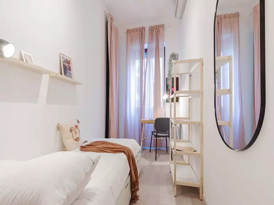Immagine 2 di Camera in affitto  in Via Santa Sofia22 a Milano