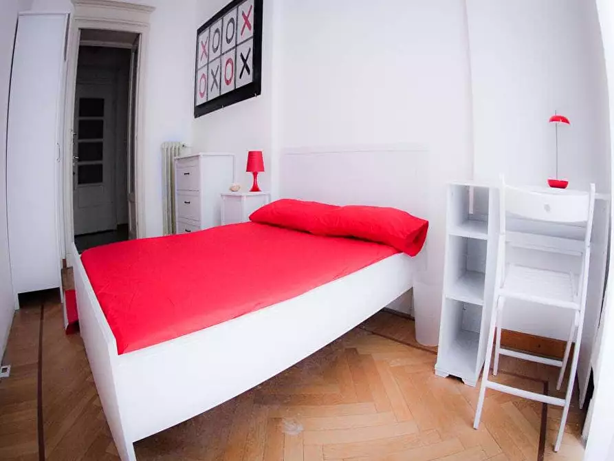 Immagine 2 di Camera in affitto  in Viale Regina Giovanna38 a Milano