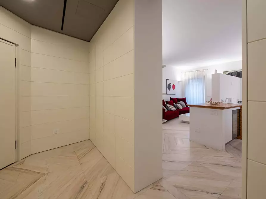 Immagine 30 di Appartamento in affitto  in Corso Europa10 a Milano