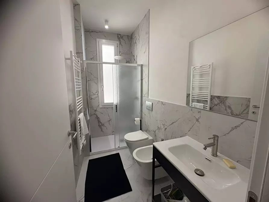 Immagine 10 di Camera in affitto  in Via Cassia29 a Firenze