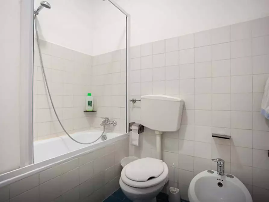 Immagine 4 di Camera in affitto  in Via dei Missaglia a Milano