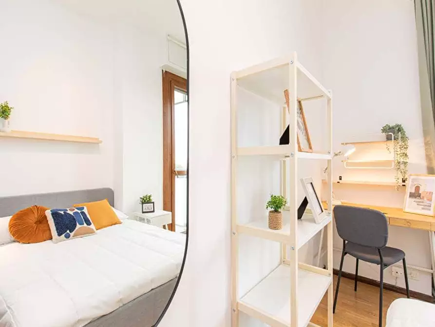 Immagine 8 di Camera in affitto  in Viale Sondrio7 a Milano