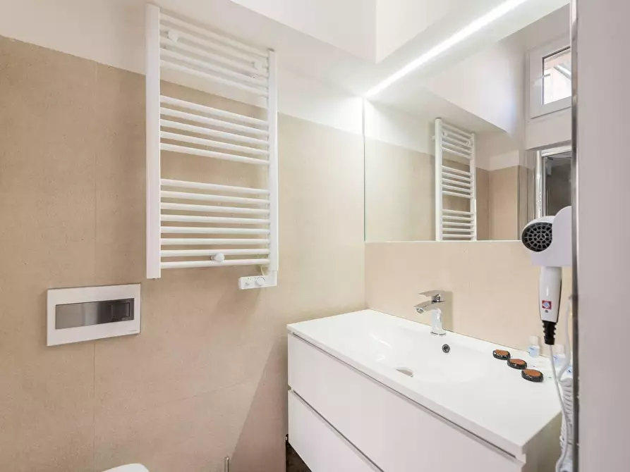 Immagine 10 di Camera in affitto  in Via Ricasoli59 a Firenze