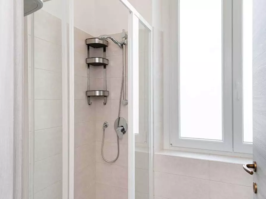 Immagine 6 di Camera in affitto  in Via Macedonio Melloni6 a Milano