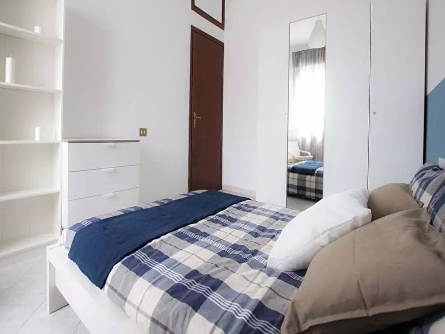 Immagine 2 di Camera in affitto  in Viale Ortles86 a Milano