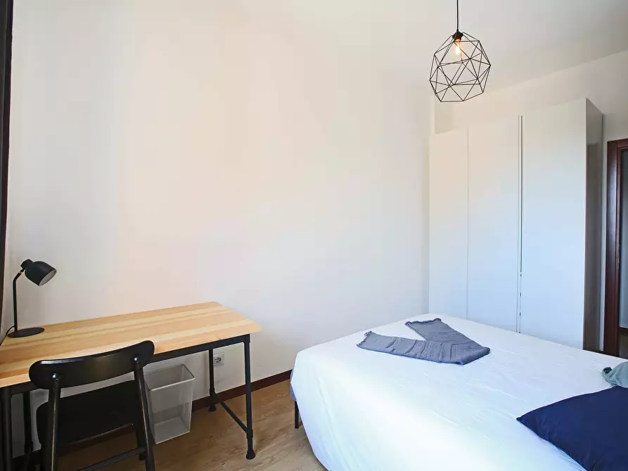 Immagine 5 di Camera in affitto  in Via Benjamin Constant2 a Milano