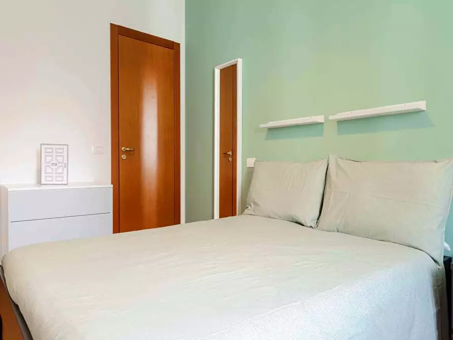 Immagine 6 di Camera in affitto  in Viale Emilio Caldara24a a Milano