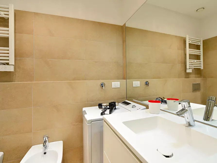 Immagine 14 di Appartamento in affitto  in Galleria del Toro3 a Bologna