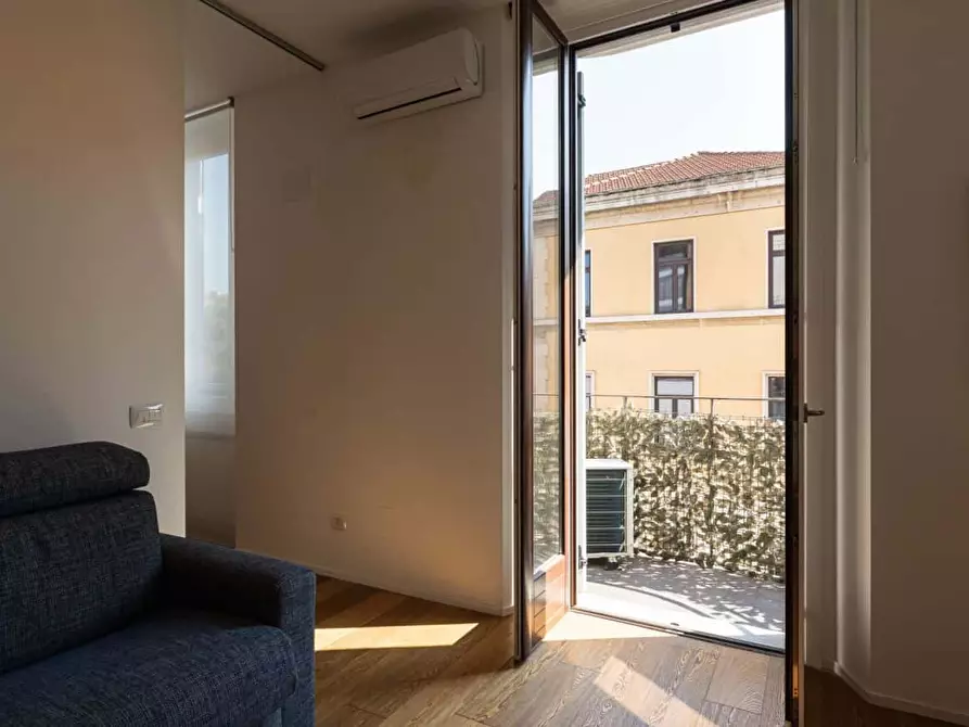 Immagine 11 di Appartamento in affitto  in Via Caccialepori41 a Milano