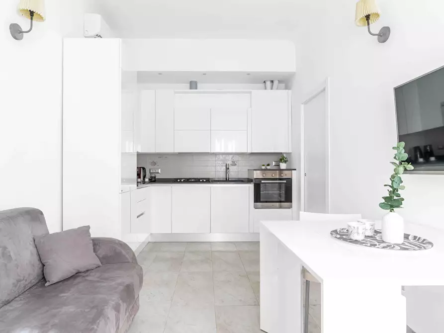 Immagine 2 di Appartamento in affitto  in Via Tonale16 a Milano