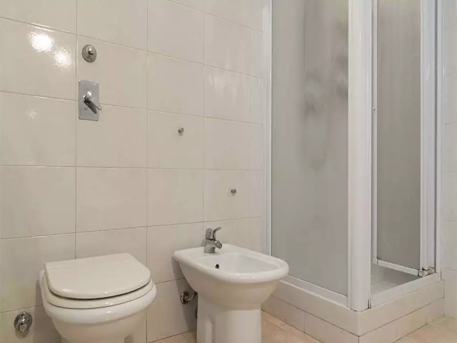 Immagine 10 di Camera in affitto  in Via Vincenzo Monti77 a Milano