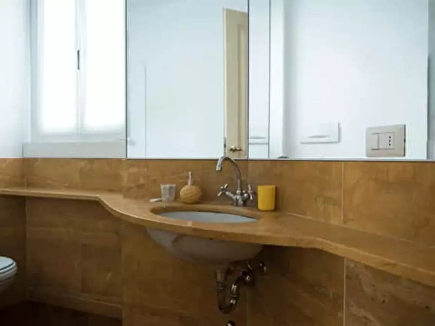 Immagine 10 di Appartamento in affitto  in Via Laghetto3 a Milano