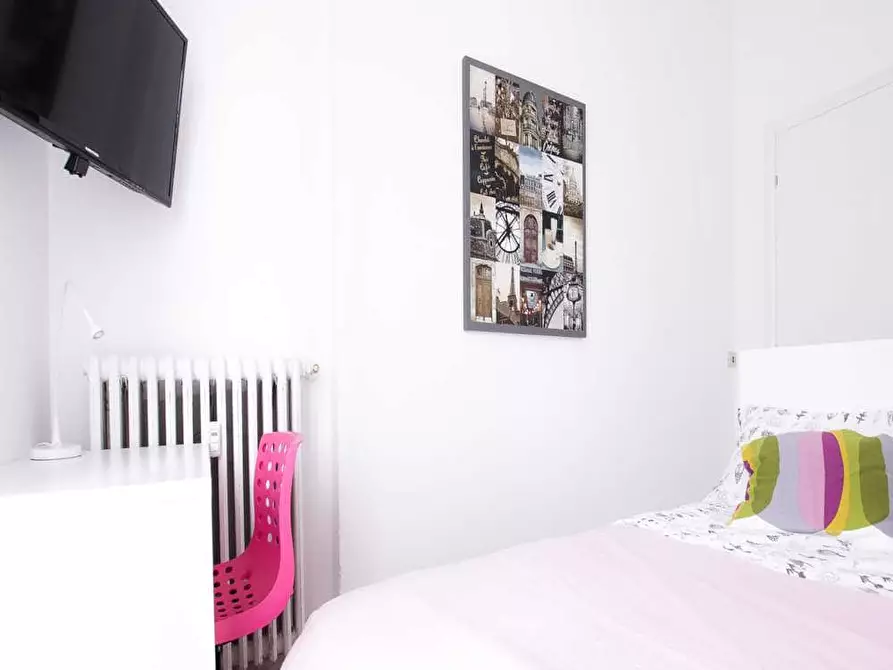 Immagine 2 di Camera in affitto  in Viale Ortles86 a Milano
