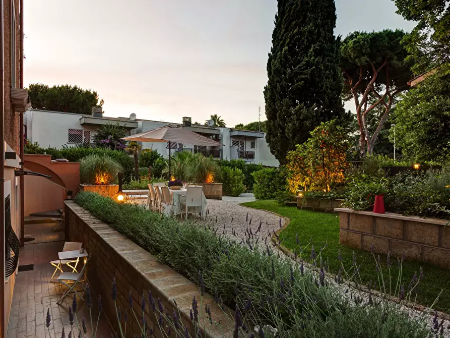 Immagine 23 di Appartamento in affitto  in Via Appia Pignatelli a Roma