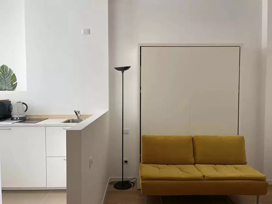 Immagine 14 di Appartamento in affitto  in Via Caccialepori41 a Milano