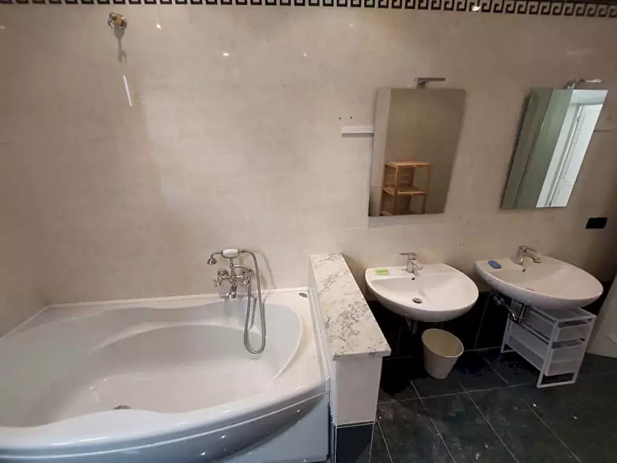 Immagine 10 di Camera in affitto  in Via Giuseppe la Farina47 a Firenze