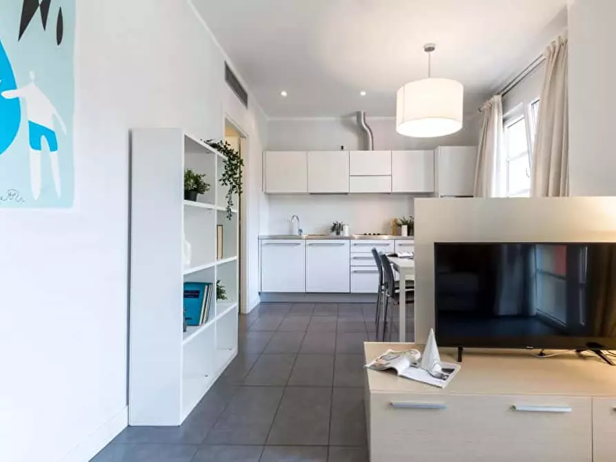 Immagine 5 di Appartamento in affitto  in Via Bernardino Biondelli7 a Milano