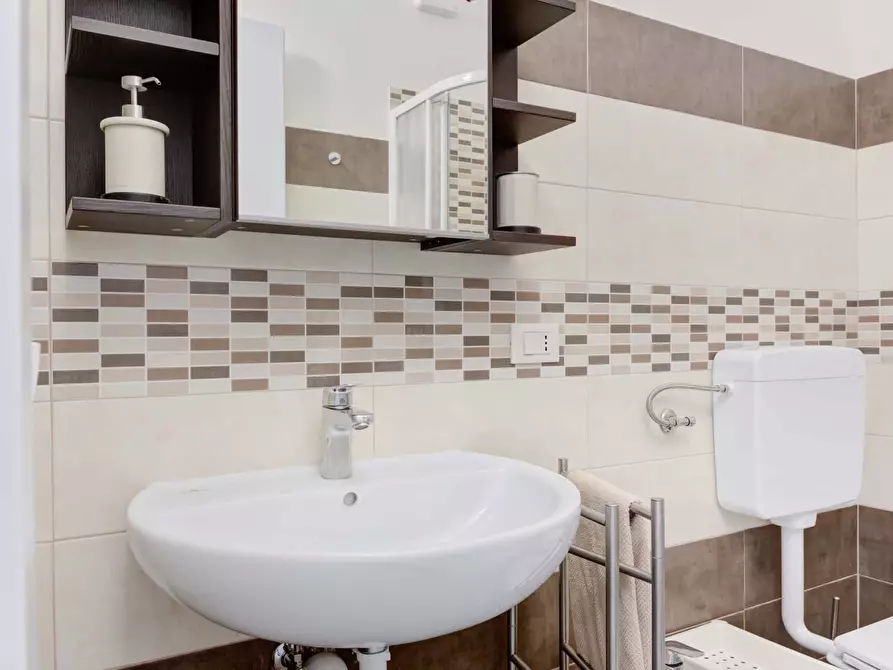 Immagine 9 di Camera in affitto  in Via Stromboli1 a Milano