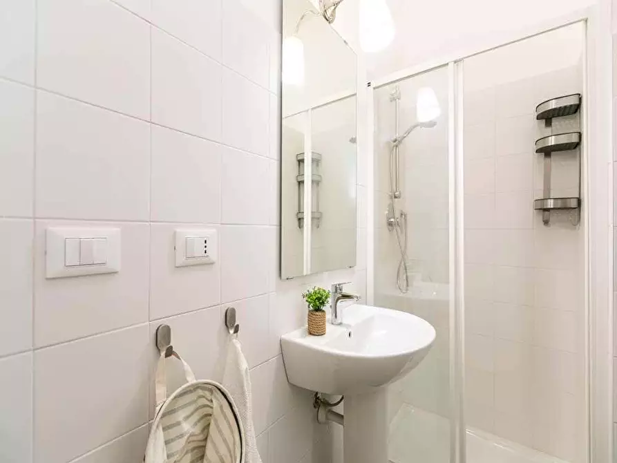 Immagine 34 di Camera in affitto  in Via Privata Parenzo6 a Milano