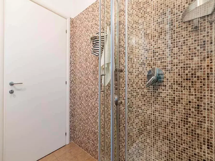 Immagine 24 di Camera in affitto  in Via Gardone5 a Milano