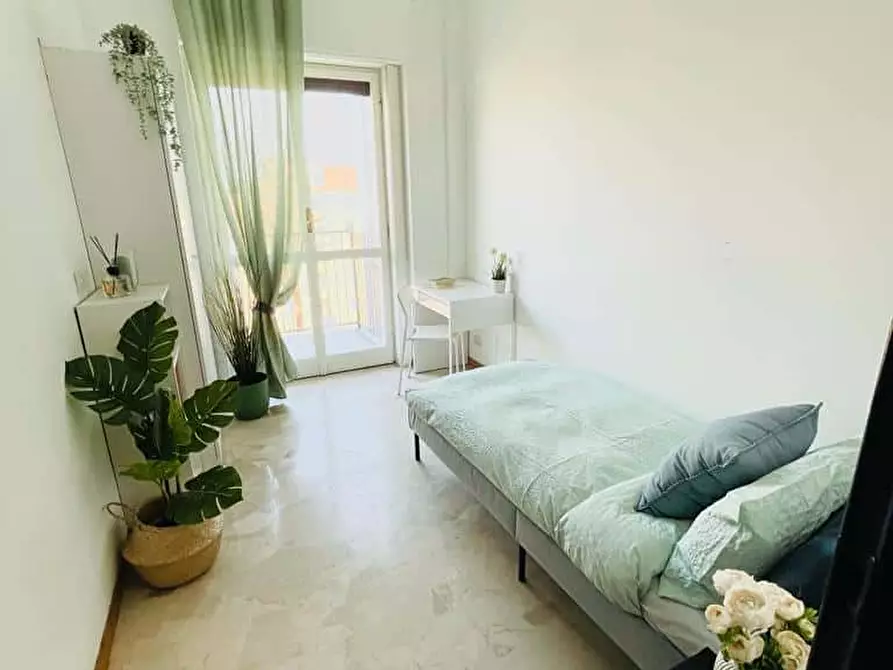 Immagine 2 di Camera in affitto  in Via Domenichino11 a Milano