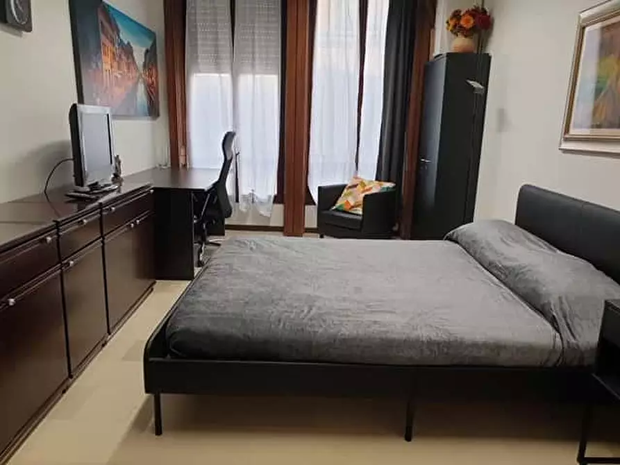 Immagine 18 di Appartamento in affitto  in Via dei Piatti8 a Milano