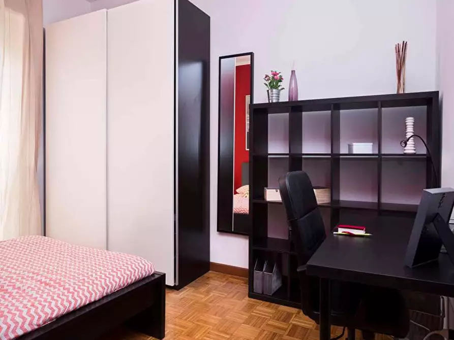 Immagine 2 di Camera in affitto  in Via Monte San Genesio27 a Milano