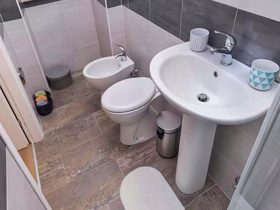 Immagine 22 di Camera in affitto  in Via Giulio Tarra1 a Milano