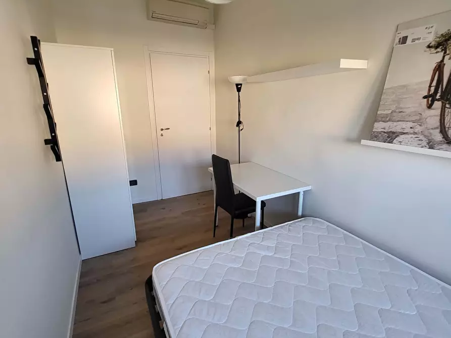 Immagine 3 di Camera in affitto  in Via Carlo Marx3 a Milano