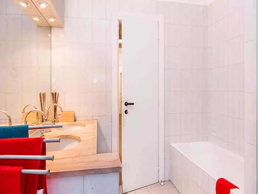 Immagine 42 di Camera in affitto  in Via Antonio Canova25 a Milano