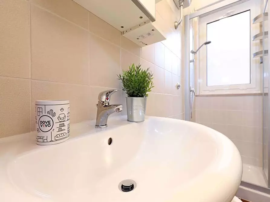 Immagine 8 di Camera in affitto  in Via Oderisi da Gubbio198 a Roma