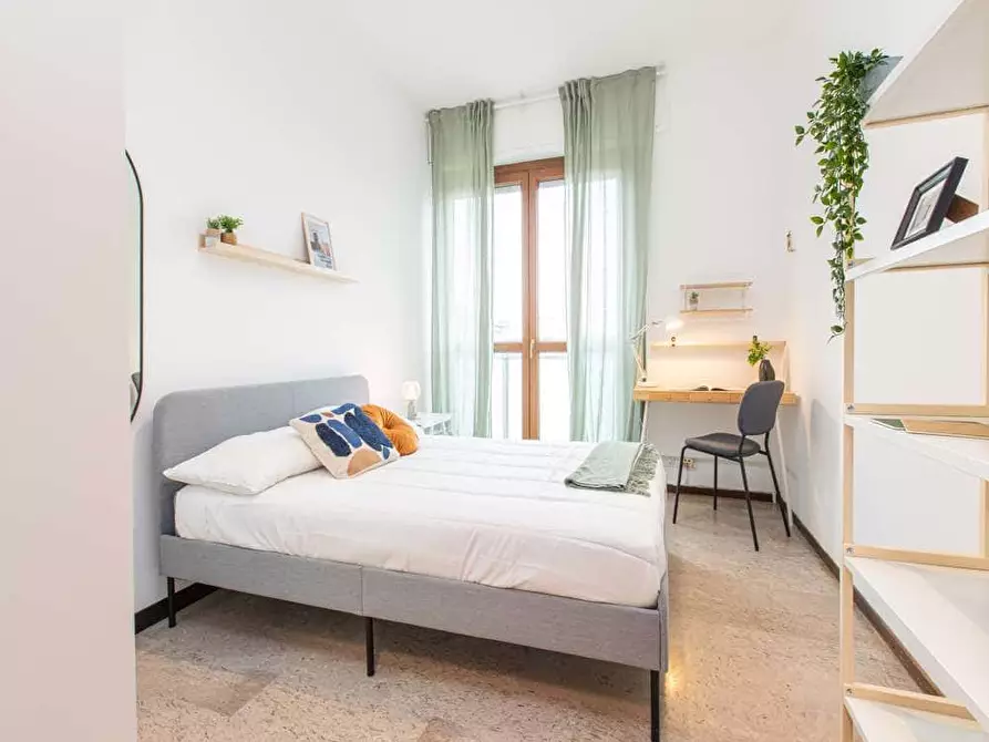 Immagine 7 di Camera in affitto  in Viale Sondrio7 a Milano