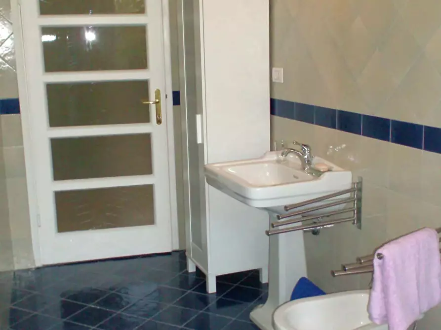 Immagine 30 di Camera in affitto  in Via del Campuccio100 a Firenze