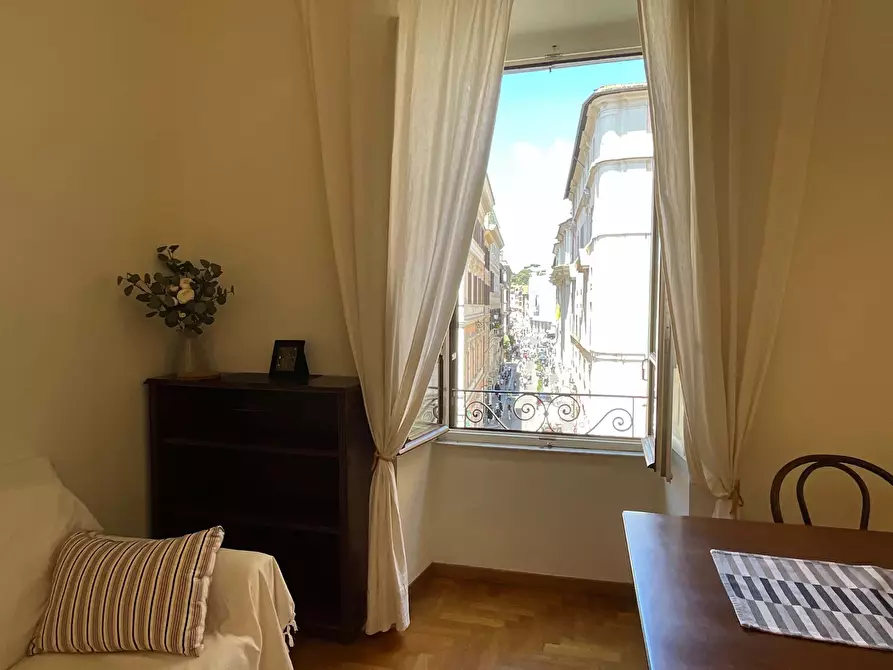 Immagine 32 di Appartamento in affitto  in Via di Sant'Andrea delle Fratte a Roma